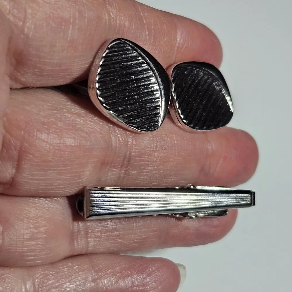 Vintage Silver Tone Textured Tie Clip And Cufflinks